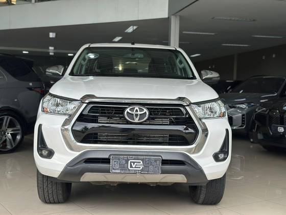 TOYOTA HILUX 2.8 D-4D TURBO DIESEL CD SRV 4X4 AUTOMÁTICO TOYOTA HILUX 2.8 D-4D TURBO DIESEL CD SRV 4X4 AUTOMÁTICO